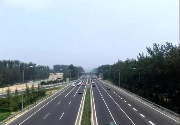 间断性才淄门的操作，能让我们在行驶时省油吗？